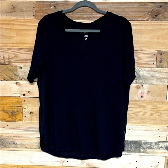 GAP size XXL Black V-neck Lightweight Short Sleeve Soft and Stretchy T-shirt - Picture 1 of 7
